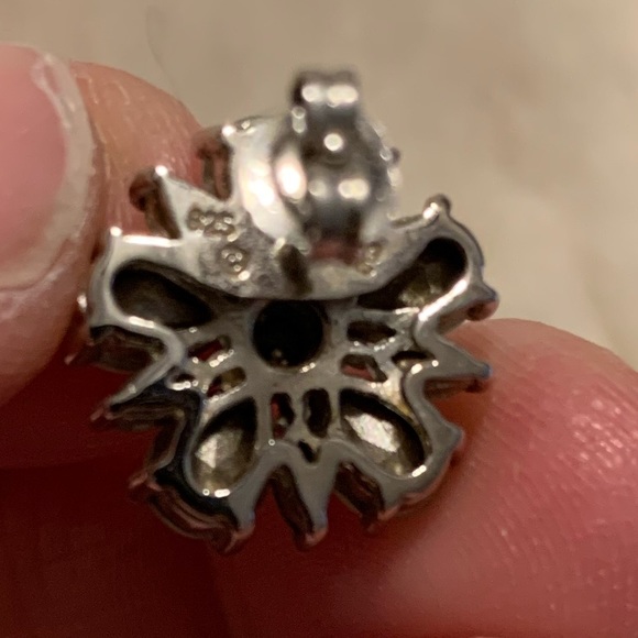 Simply Vera (Vera Wang)-white gold earrings - Picture 3 of 8